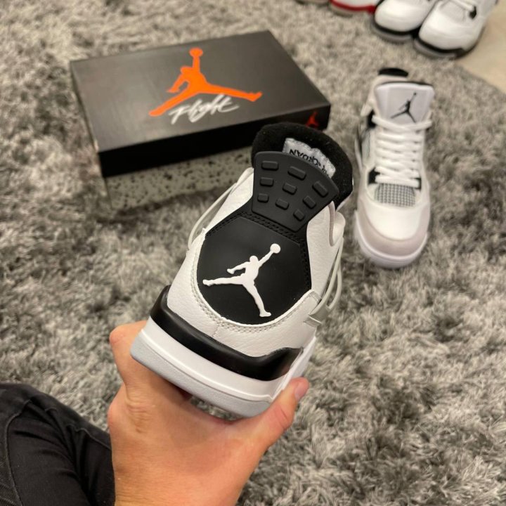 Кроссовки Nike Air Jordan Retro 4