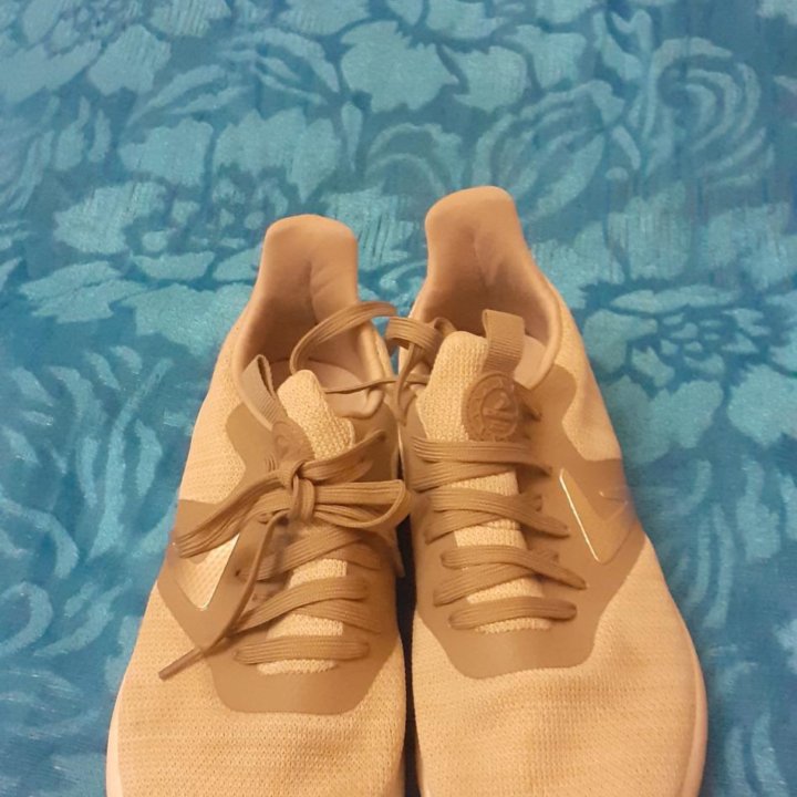 кроссовки р 40