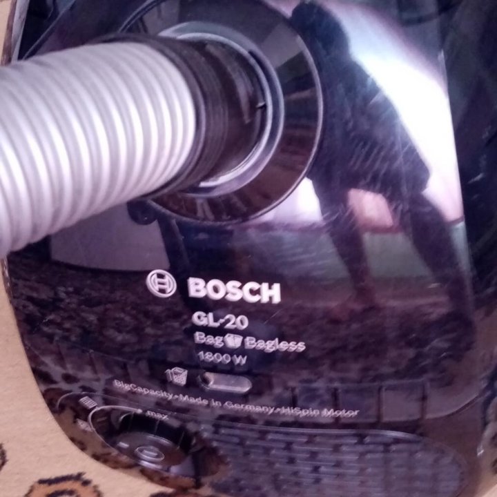 Пылесос Bosch 1800w