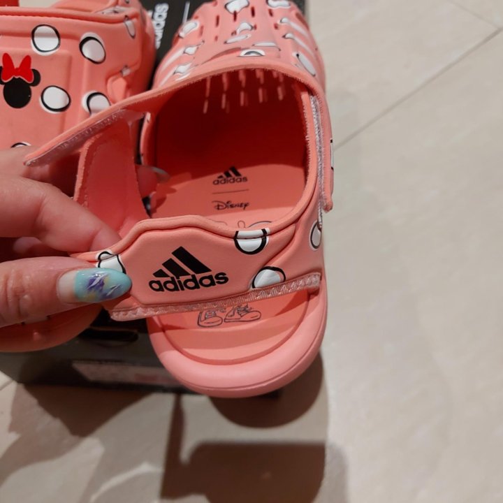 Сандалии Adidas на девочку