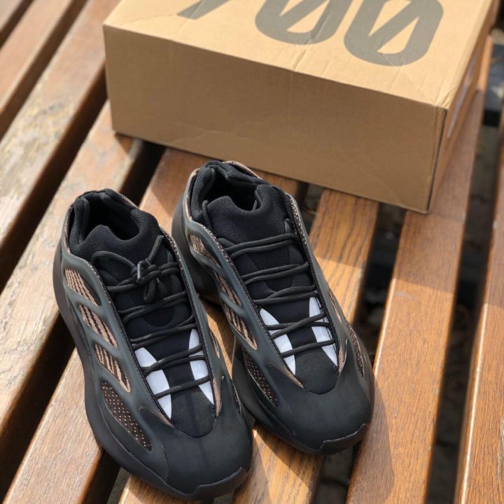 ▪️Кроссовки Adidas Yeezy 700 v3