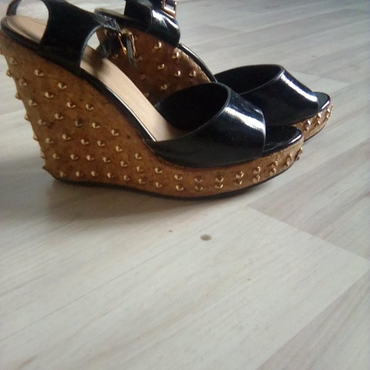 Босоножки продам