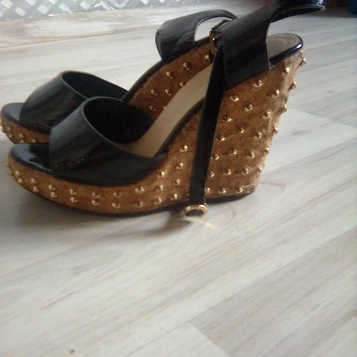 Босоножки продам