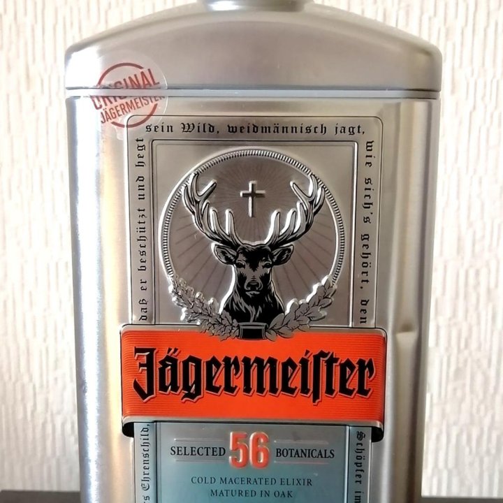 Пустая коробка от элитного Jagermeister