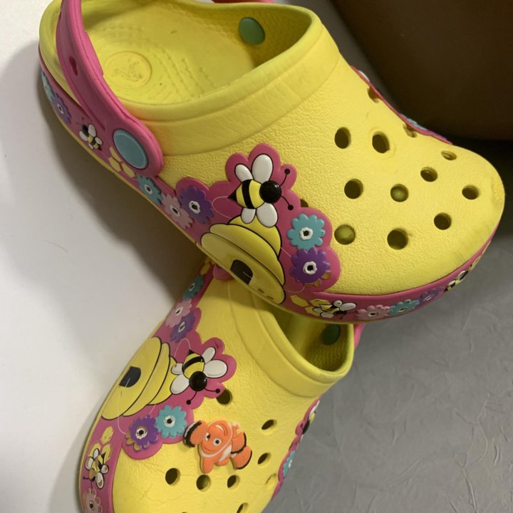 Crocs светящиеся пчелки C11