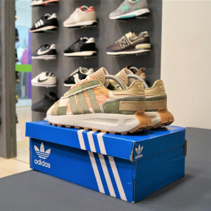 Кроссовки Adidas Retropy