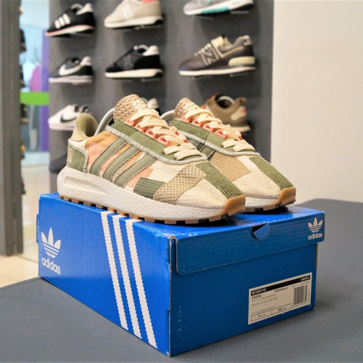 Кроссовки Adidas Retropy