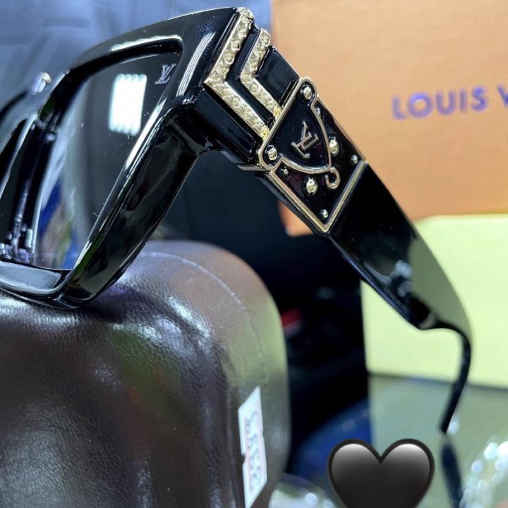 солнцезащитные очки Louis Vuitton