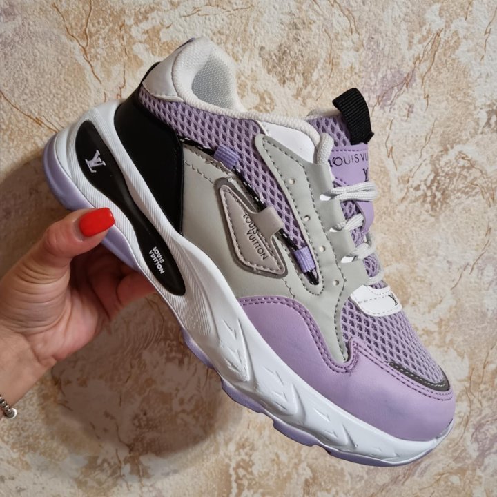 Кроссовки 36