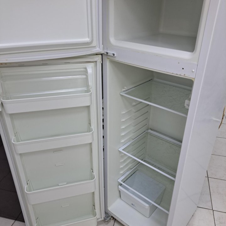 Холодильник Саратов 147 см