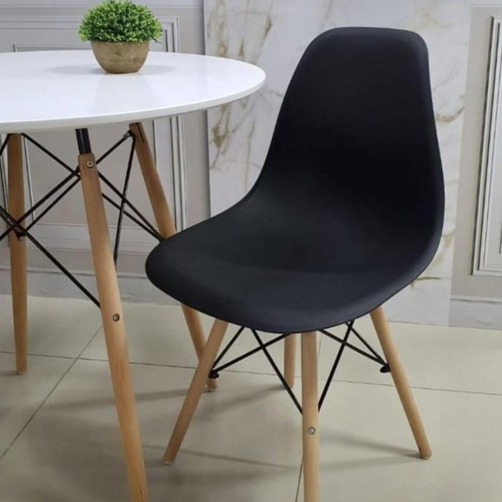 Стол и стулья EAMES