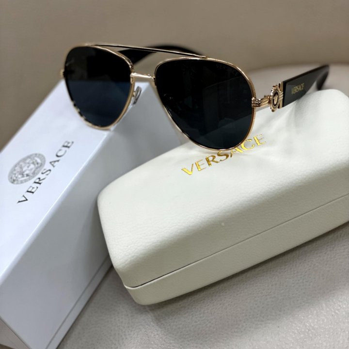 Солнцезащитные очки Versace