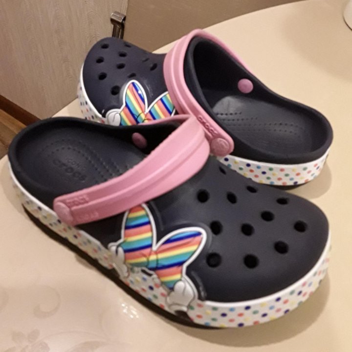 CROCS