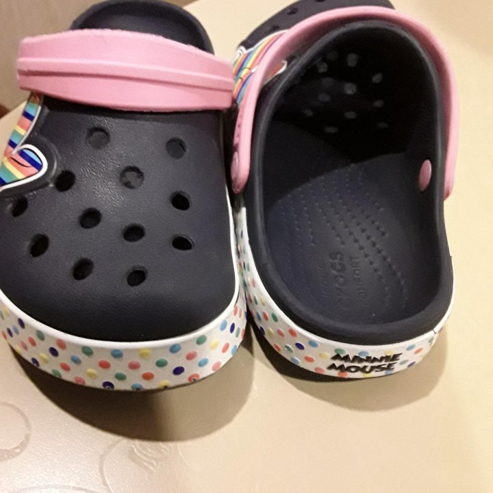 CROCS