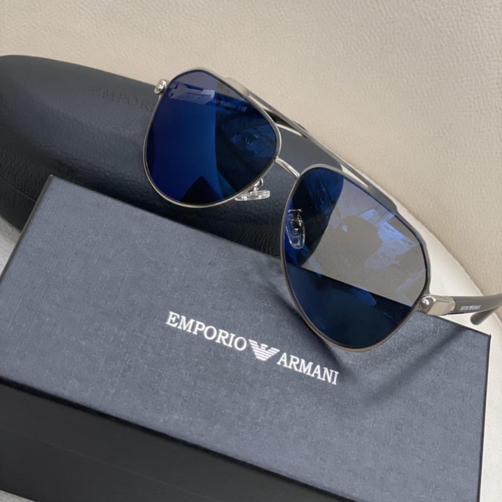 Солнцезащитные очки Emporio Armani