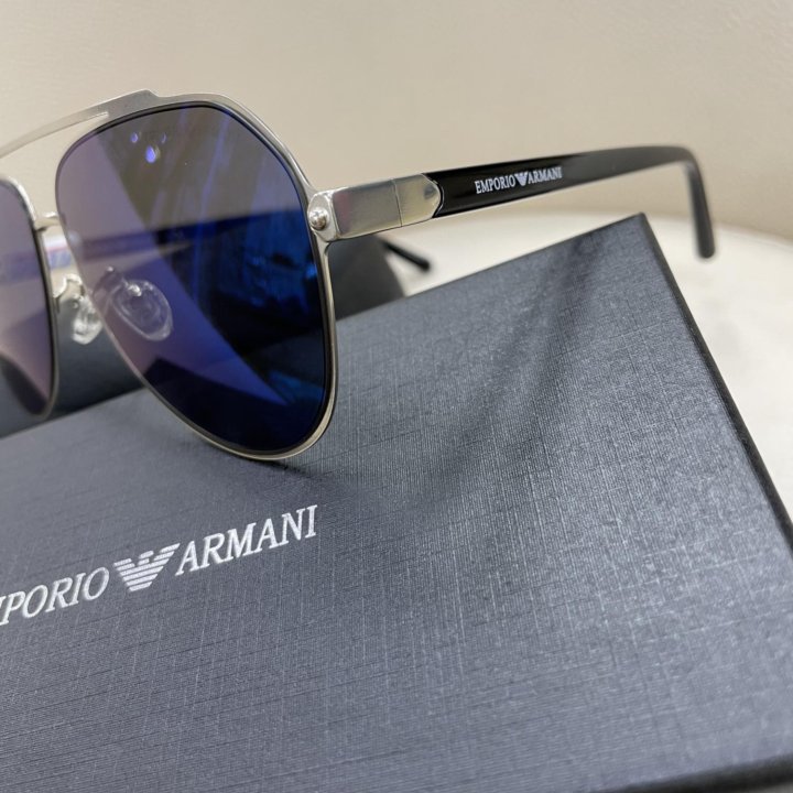 Солнцезащитные очки Emporio Armani