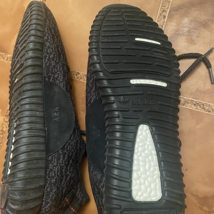 Кроссовки Adidas Yeezy boost