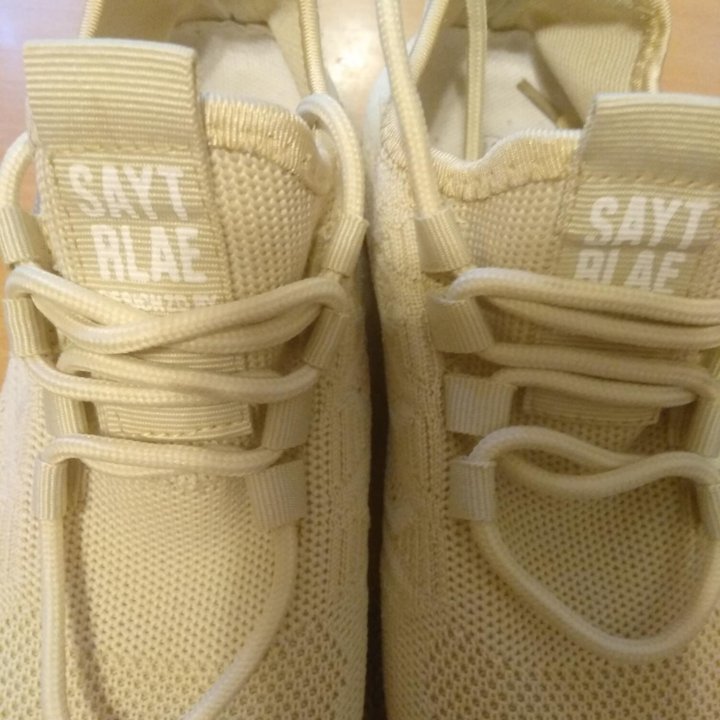 Кроссовки летние