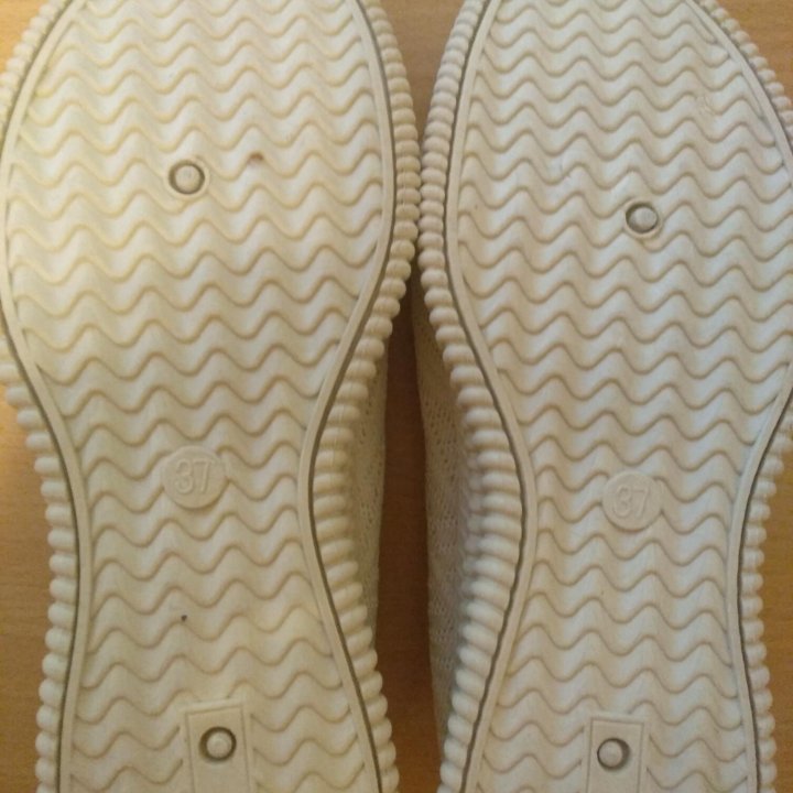 Кроссовки летние