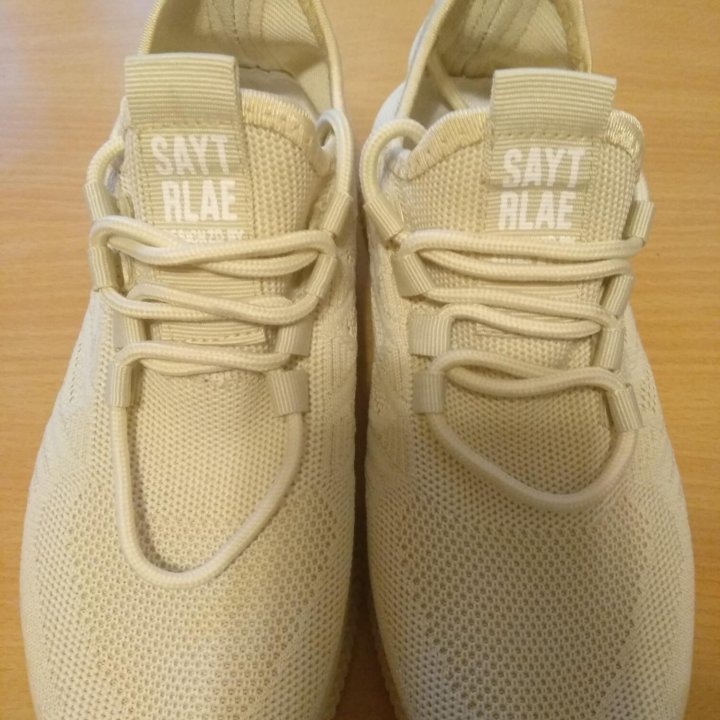 Кроссовки летние