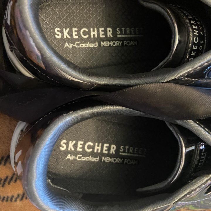 Кеды Sketchers скребристые новые 36, 37