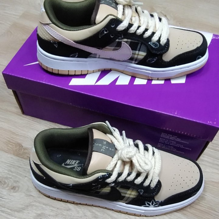 Кроссовки Nike SB Dunk