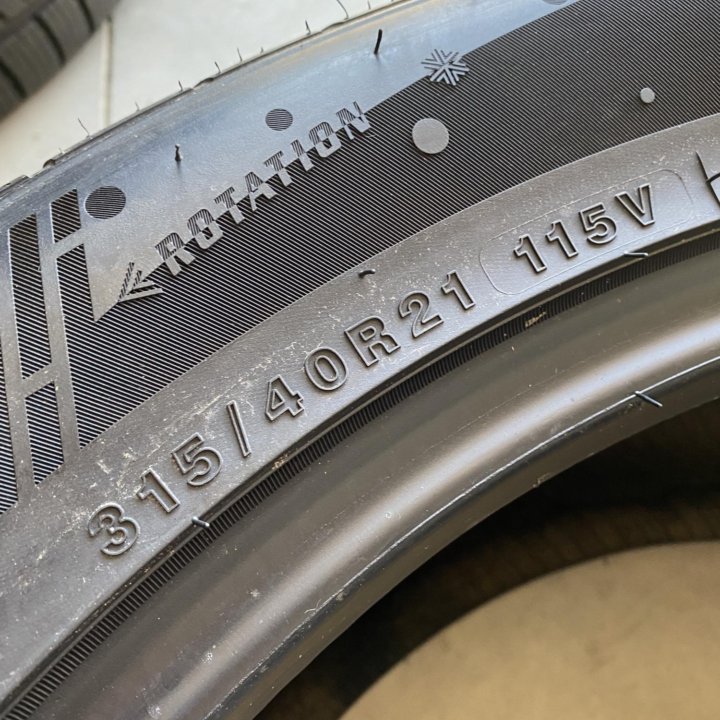 315/40R21 Tourador Winter Pro TSU1