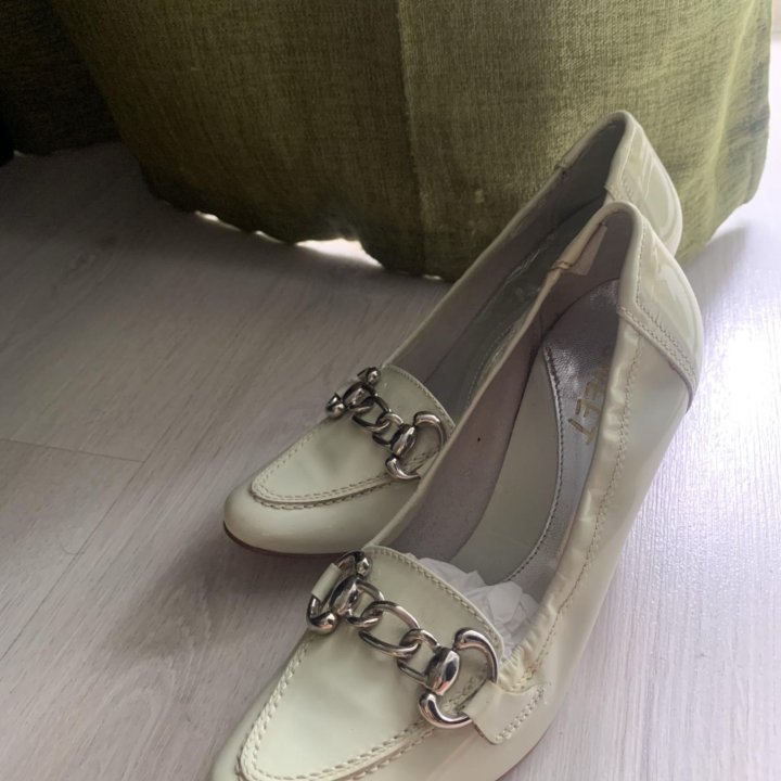 Продам туфли 37 размер