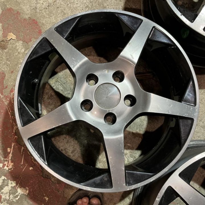 Литые Диски R15 Roner RN0512 5x105 Dia 56.6 ET 39