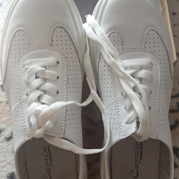 Кроссовки Caprice