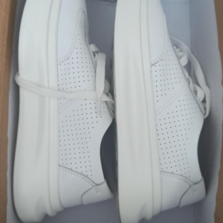 Кроссовки Caprice