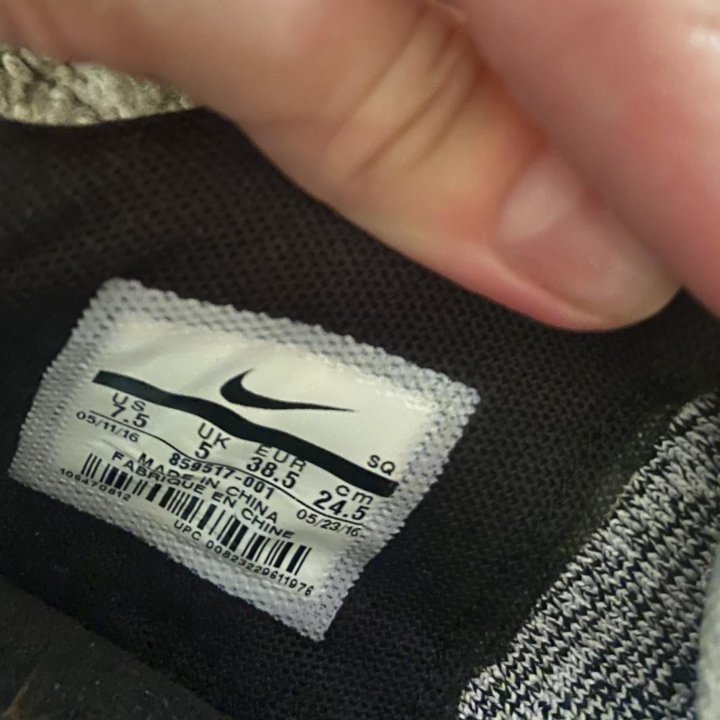 Кроссовки Nike