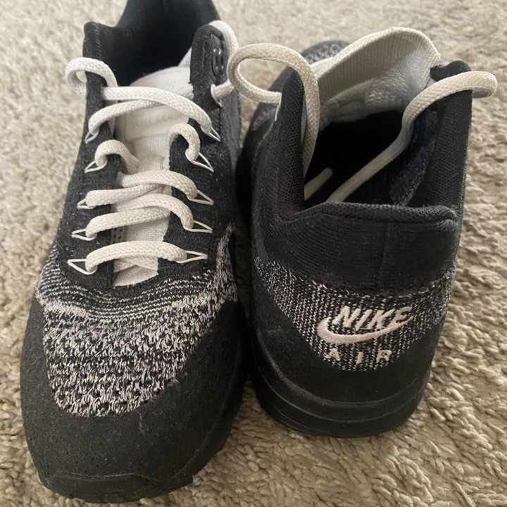 Кроссовки Nike