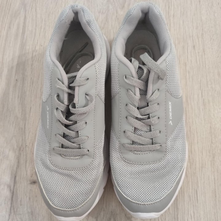 Кроссовки Demix