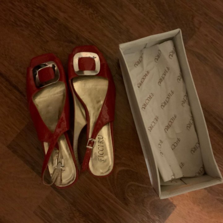 Лаковые туфли