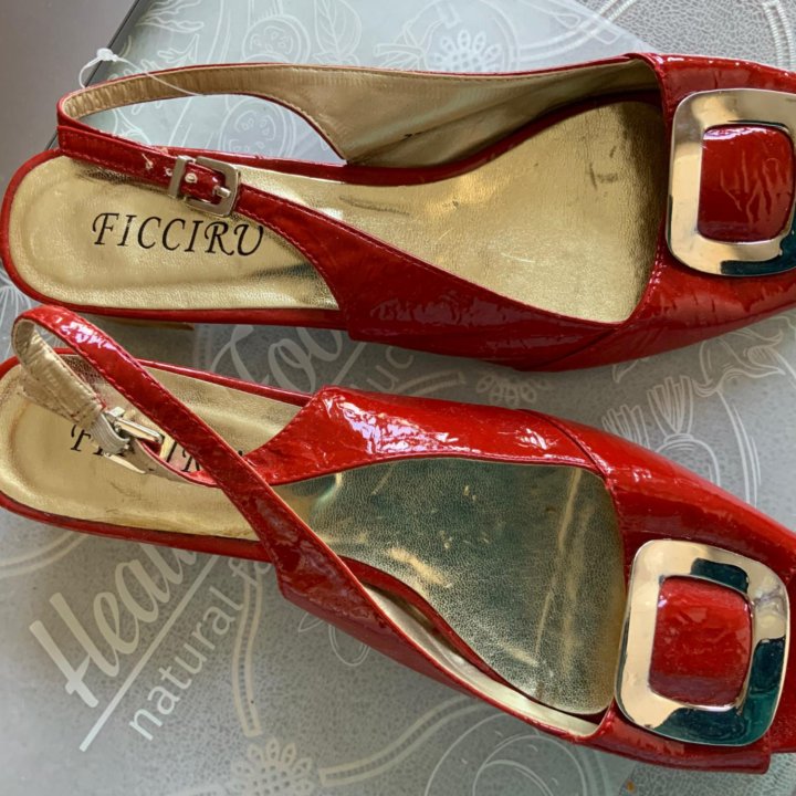 Лаковые туфли