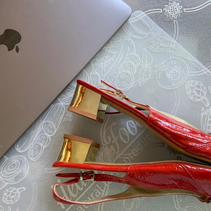 Лаковые туфли