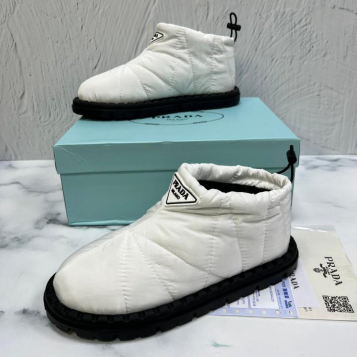 Дутики белые Prada