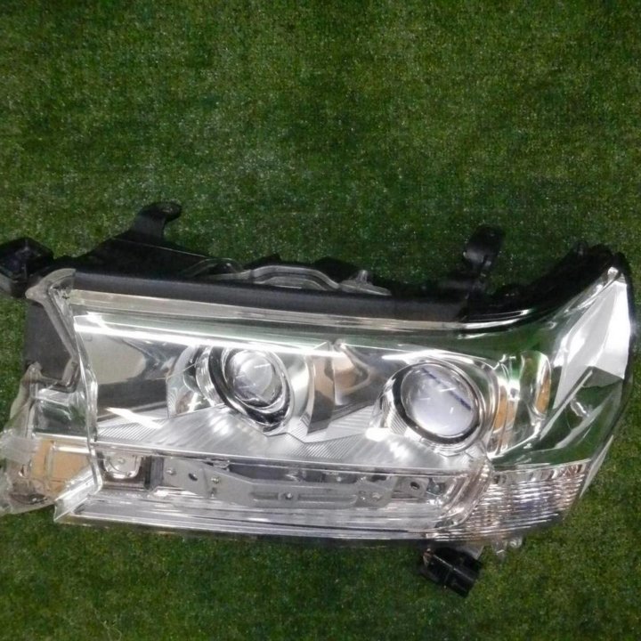 Фара левая Toyota Land Cruiser 200 (2015-2021) LED