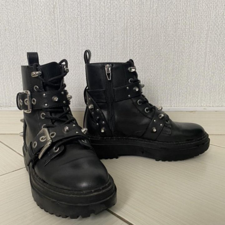 Женские ботинки со стразами