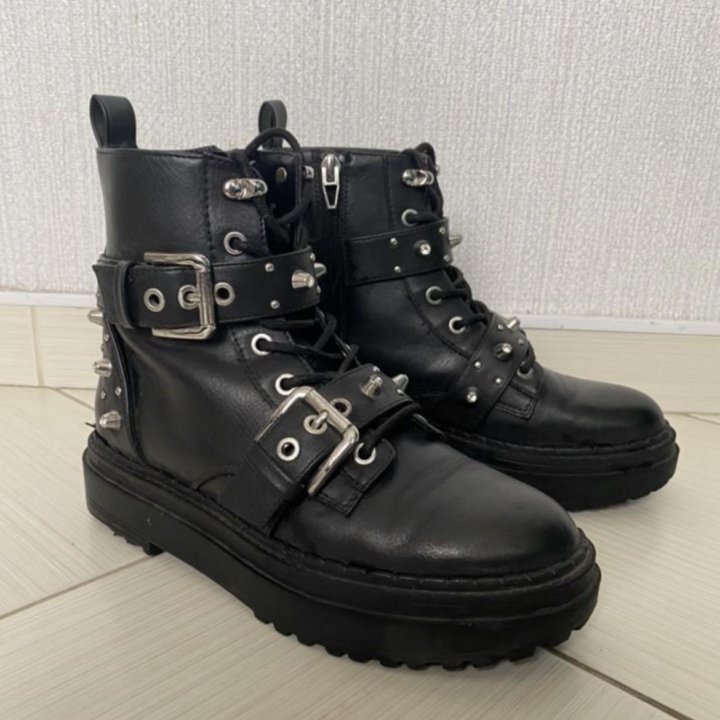 Женские ботинки со стразами