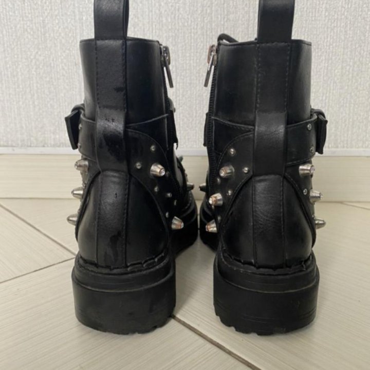 Женские ботинки со стразами