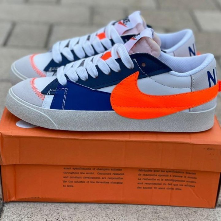 Новые кроссовки