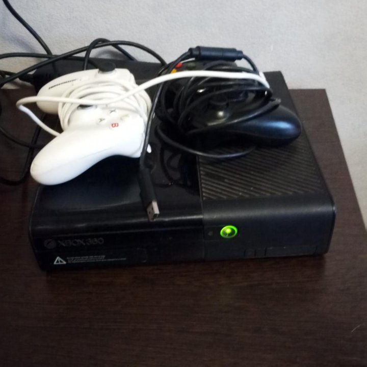 Xbox 360 250гб+ 2 Джостика