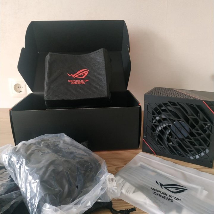 Блок питания asus ROG strix 750