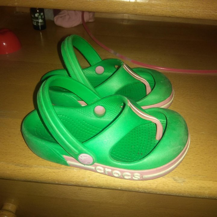 Босоножки crocs