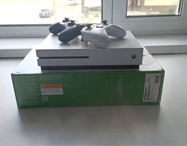 Игровая приставка XBOX ONE S 1tb