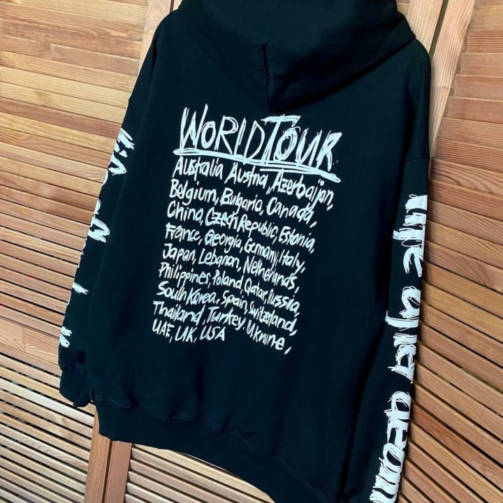 Топовые худи Vetements