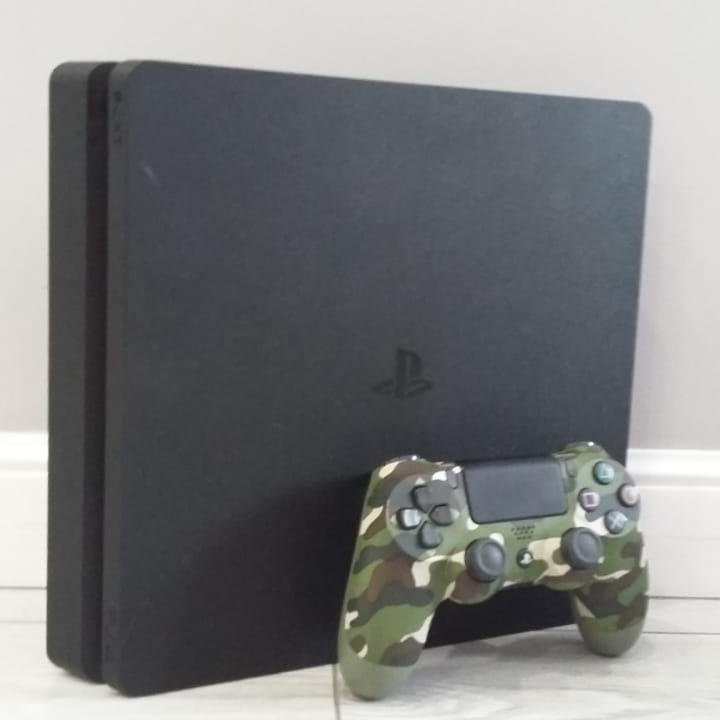 Приставка PS4 slim