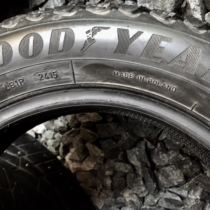 195/60/15 Goodyear Ultragrip Ice Arctic. 1шт